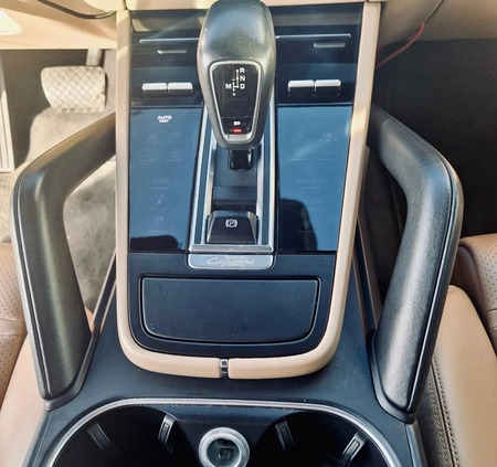Porsche Cayenne cena 220000 przebieg: 85000, rok produkcji 2018 z Czerwieńsk małe 211